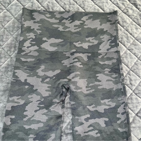 Spanx Leggings Women Large look at me now Camouflage Gray Black slimming  B28 - Picture 6 of 10